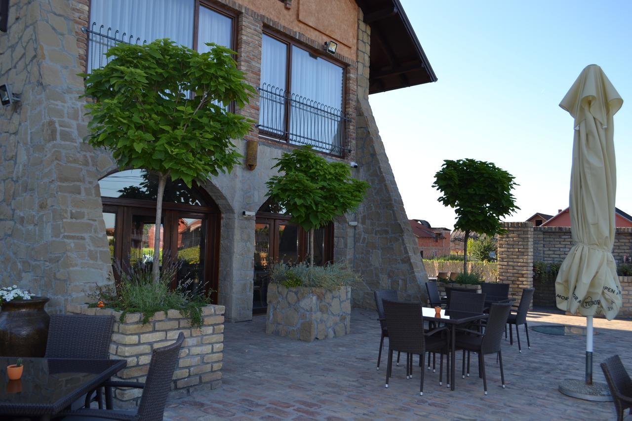 Garni Hotel Chicha - Winery Skrbic Belgrado Exterior foto